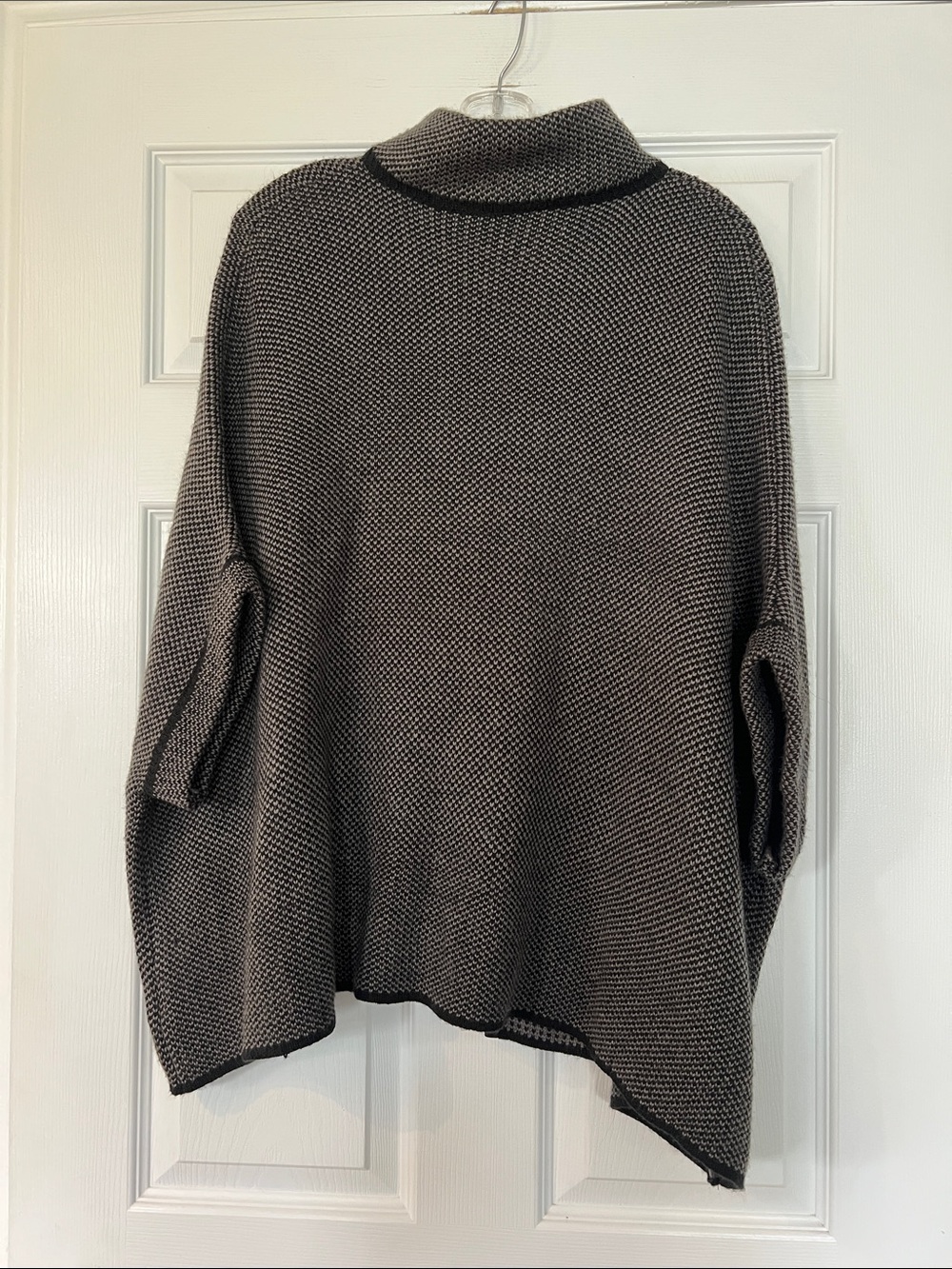 Chic Gray Knit Poncho with Buckle Neck Detail - Picture 6 of 6